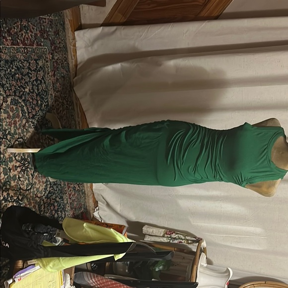 Elegant Green Sleeveless Maxi Dress - Picture 3 of 11